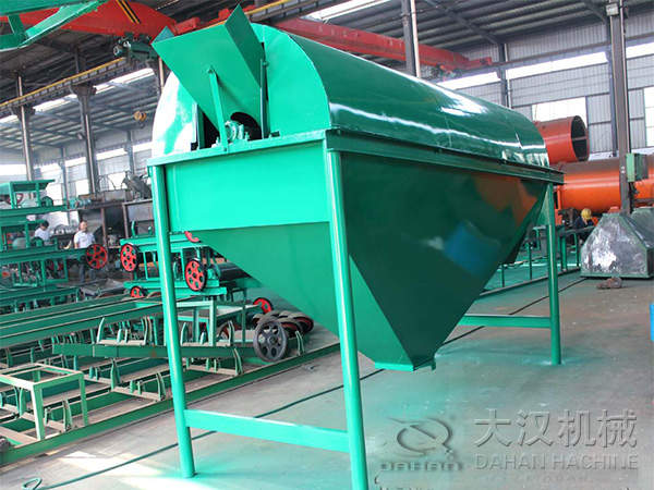 滾筒篩主要采用的是碳鋼材質(zhì)其主要的優(yōu)勢是價格比較便宜。