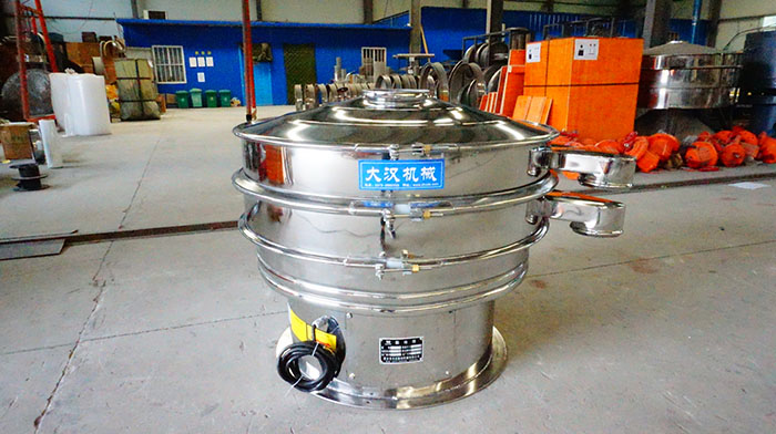 藕粉振動(dòng)篩適用于很多種不同的行業(yè)，對(duì)于物料多的篩分適用還是比較廣泛的。