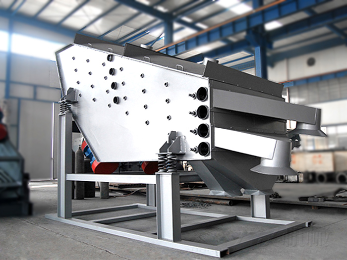 概率篩多用于礦場(chǎng)大型的篩分場(chǎng)地和一些比較較大，對(duì)設(shè)備破壞程度高的物料進(jìn)行篩分。