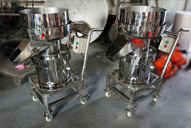 450型過濾篩機實拍：全不銹鋼小推車式過濾篩，便于篩機的移動，適合場地不確定的用戶。